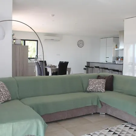 Avec Piscine Villa